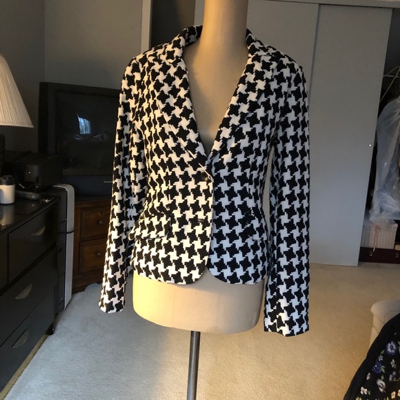 Blazer - Picture 3 of 3